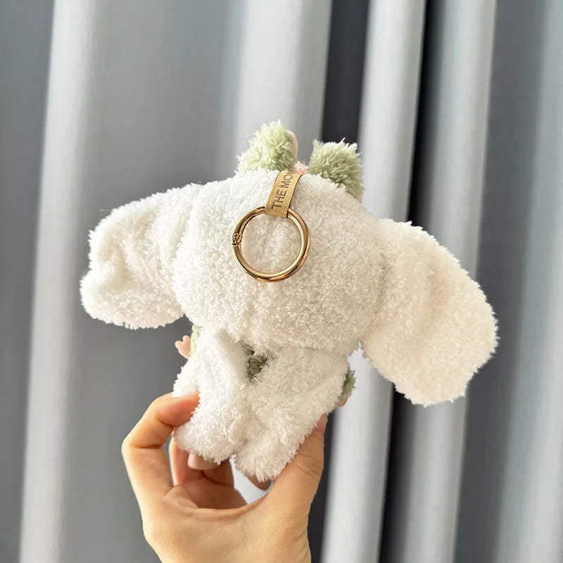 labubu konijntje in een pluche outfit zittend